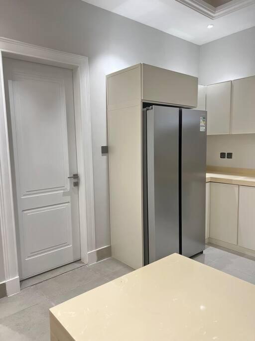 New Apartment, Two Entrances *